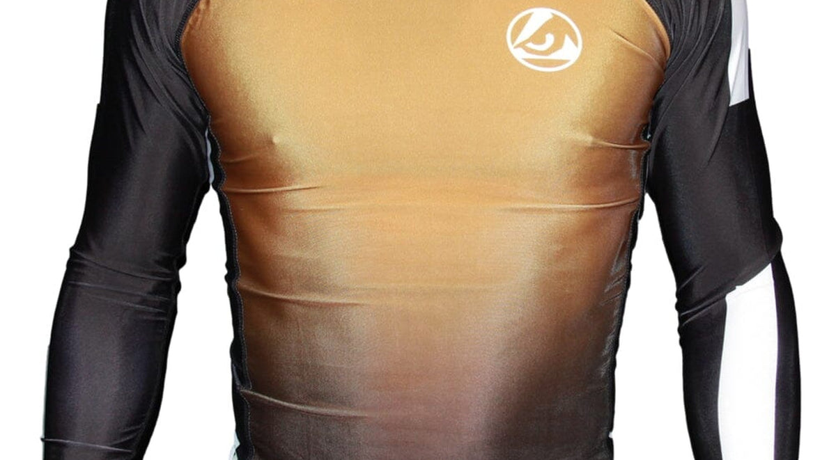 Rash guard size guide - how a rash guard should fit