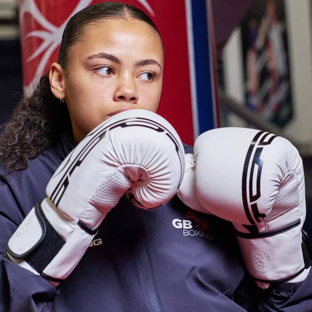 Sting Armaplus Boxing Gloves White/Black Boxing Gloves Sting 